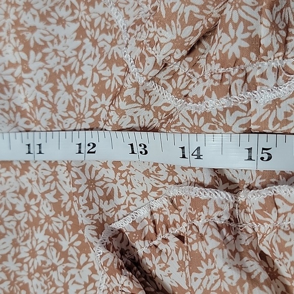 Simplee Ditsy Floral Flutter Sleeve Tie Front Romper Size Small EUC - Picture 11 of 13